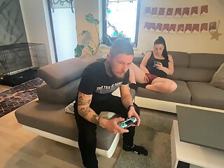 Prefiro foder uma amiga mamalhuda do que jogar videojogos