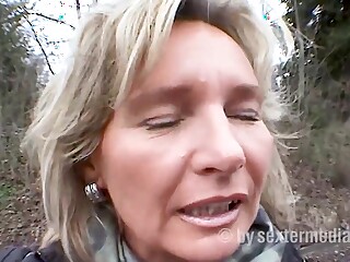 Loira madura alemã toma pauzão no cu e boca